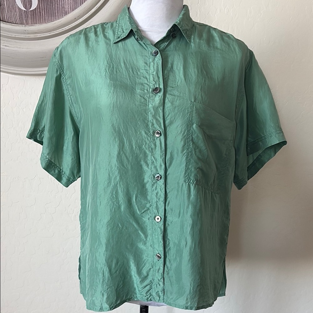 Forenza 109% silk Green Blouse. XS